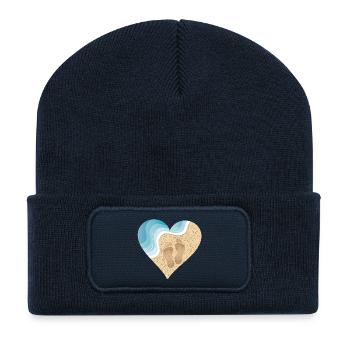 Heart-shaped beach motif with footprints in the sand - Recycled Patch Beanie - french navy - Front