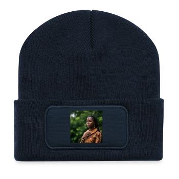 Afrikanisches Porträt in buntem Schmuck - Recycelte Patch Beanie - French Navy - Vorne