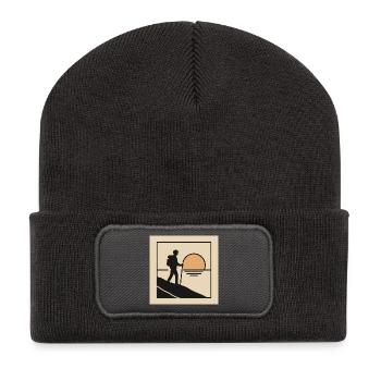 Wanderer auf dem Weg – Sonnenuntergang & Abenteuer - Recycelte Patch Beanie - Dunkelgrau - Vorne