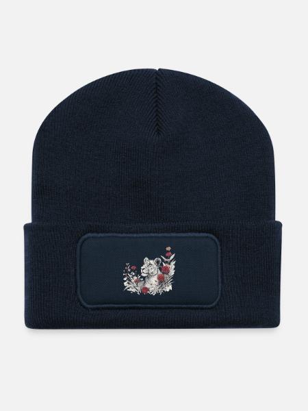 Löwin mit Blumen – Kraftvolles Frauenpower Motiv - Recycelte Patch Beanie - French Navy