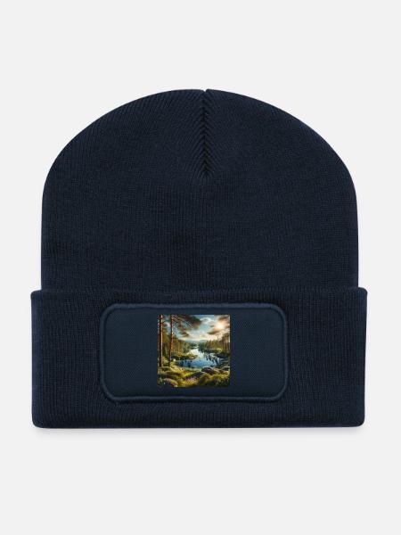 Lac forestier sous le soleil du soir - Beanie recyclé à patch - bleu marine