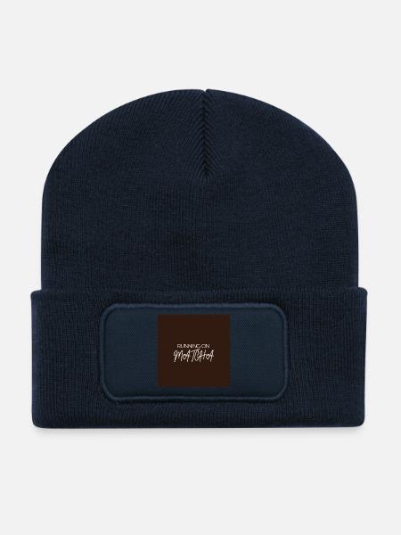 "RUNNING ON MATCHA" Graphic Tee Design - Beanie recyclé à patch - bleu marine