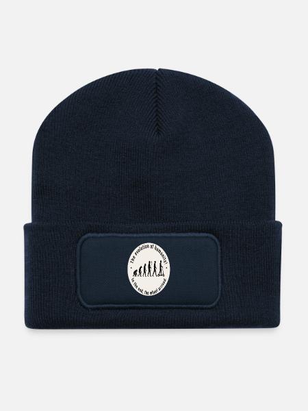 L’évolution de l’humanité — Art amusant sur les trottinettes électriques - Beanie recyclé à patch - bleu marine
