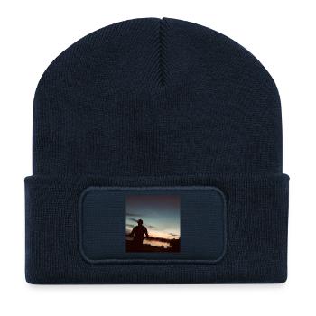 Flusslandschaft bei Sonnenuntergang - Recycelte Patch Beanie - French Navy - Vorne