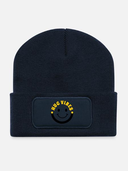 Minimalistische Umarmungsstimmung – Typografie mit Lächelkurve - Recycelte Patch Beanie - French Navy