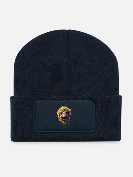 Löwenporträt mit Sonnenbrille und Kopfhörern - Recycelte Patch Beanie - French Navy