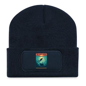 Un plongeur précoce découvre une épave | Plongée - Beanie recyclé à patch - bleu marine - Devant