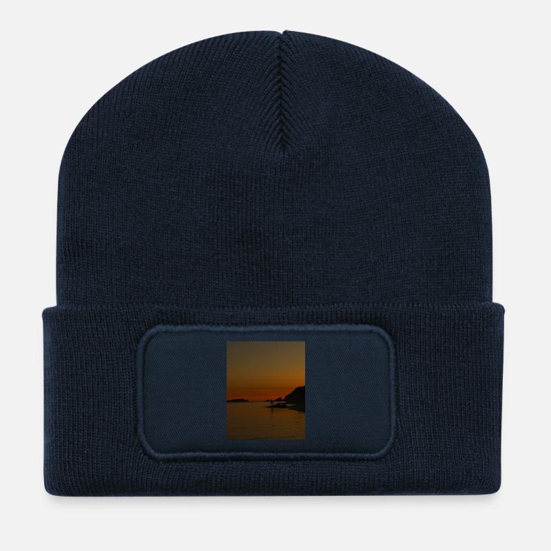 Sonnenuntergang, Silhouetten - Recycelte Patch Beanie - French Navy