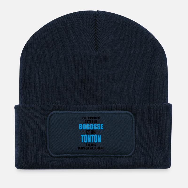 c'est compliqué d'être un bogosse et un tonton - Beanie recyclé à patch - bleu marine