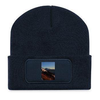 Coucher de soleil sur sommets enneigés - Beanie recyclé à patch - bleu marine - Devant