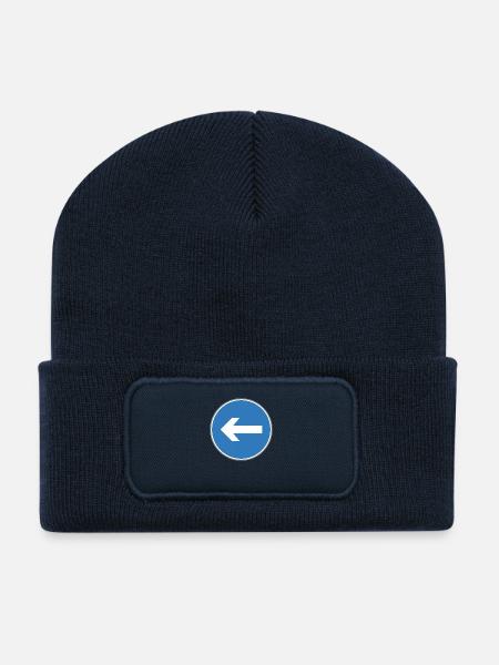 Verkehrsschild links blauen Pfeil - Recycelte Patch Beanie - French Navy