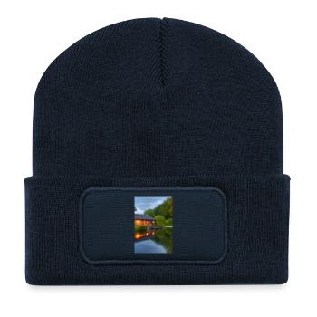 Charmante Hütte am See - Recycelte Patch Beanie - French Navy - Vorne