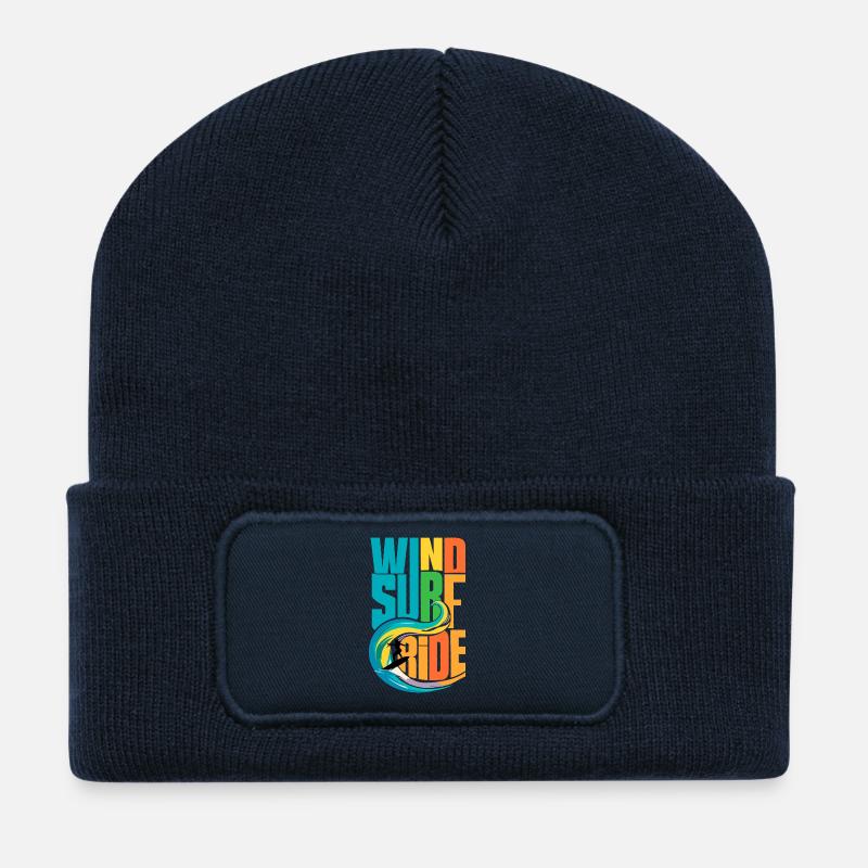 Farbenfrohe Windsurf-Ride-Action-Kunst - Lebendige Gewässer - Recycelte Patch Beanie - French Navy