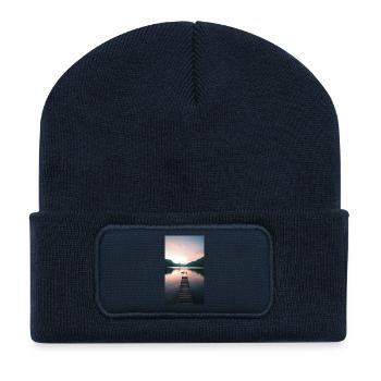 À l’ouest au bord du lac avec une jetée et des cygnes - Beanie recyclé à patch - bleu marine - Devant