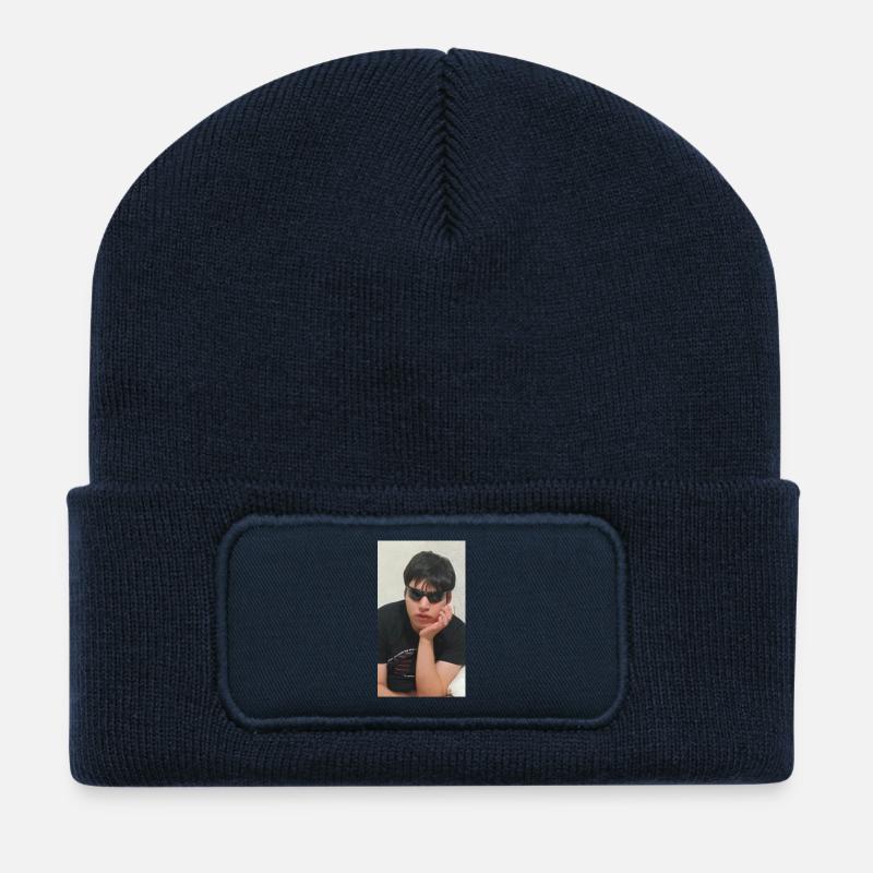 Urbane Silhouette mit Brille - Recycelte Patch Beanie - French Navy