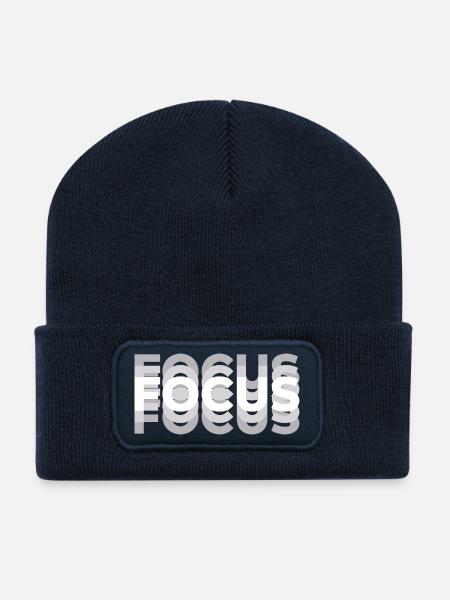 Focus Optische Täuschung Typografie Motiv - Recycelte Patch Beanie - French Navy