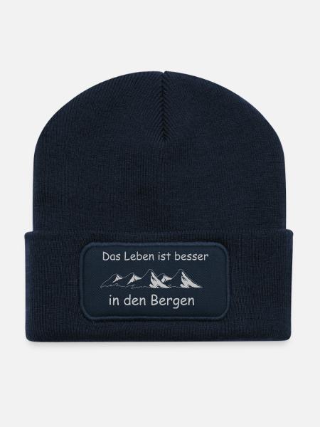 Bergmotiv, Leben besser in den Bergen - Recycelte Patch Beanie - French Navy