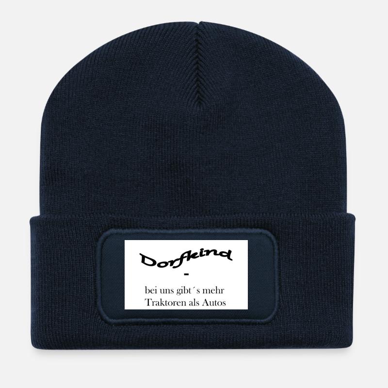 Dorfkind -bei uns gibt´s mehr Traktoren als Autos - Recycelte Patch Beanie - French Navy
