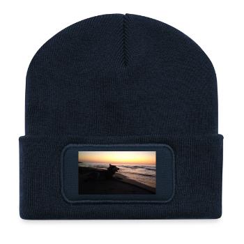 Hund am Strand Sonnenuntergang - Recycelte Patch Beanie - French Navy - Vorne