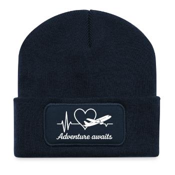 L’aventure attend Airplane Heartbeat Travel Design - Beanie recyclé à patch - bleu marine - Devant