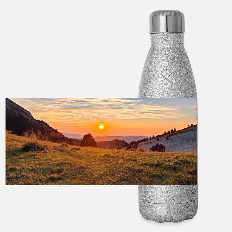 Golden sunset over alpine meadow - Panoramic Glitter Thermal Bottle 500 ml - silver glitter