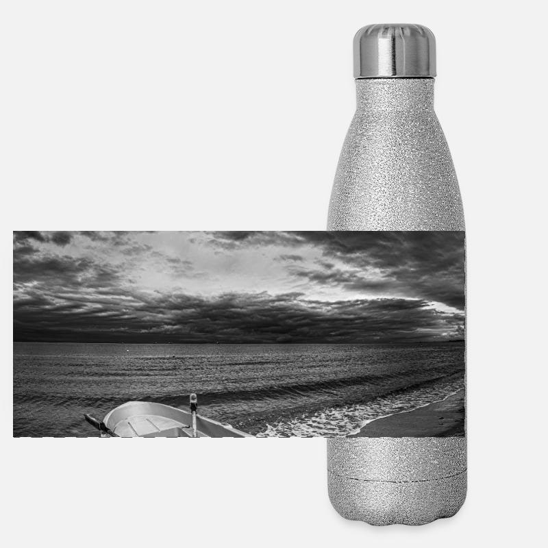 Ein Boot an einem dunklen Ufer Panorama Glitzer Isolierflasche 500 ml