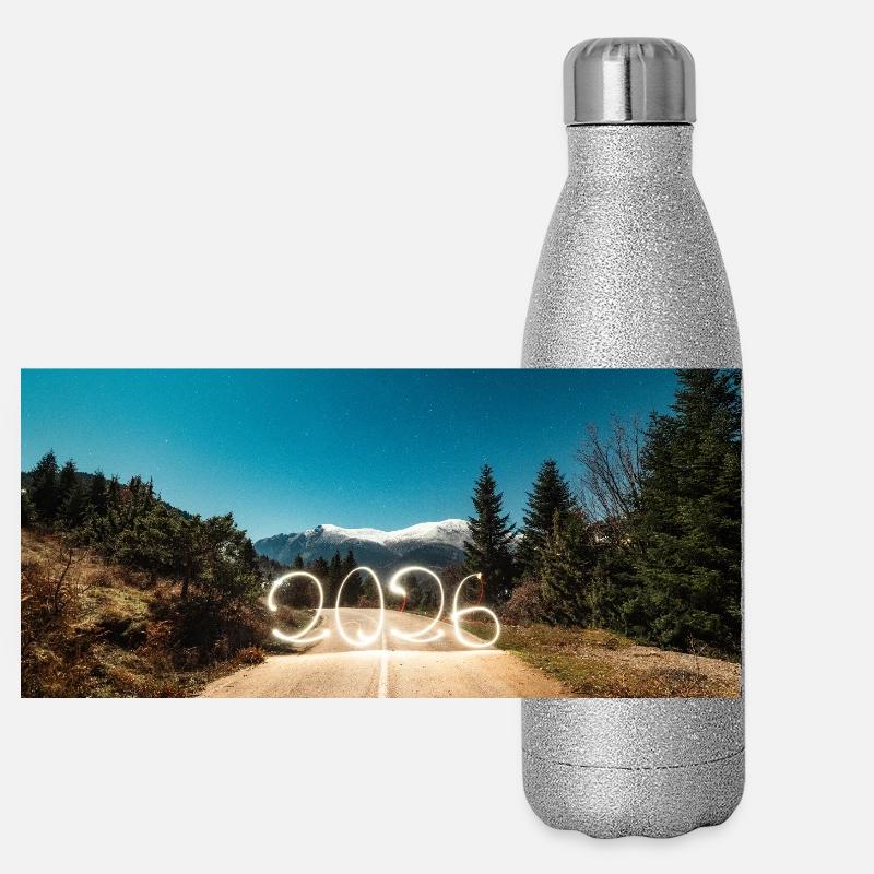 Année 2026 Peint en clair avec des montagnes enneigées Gourde isotherme panoramique pailletée 500 ml