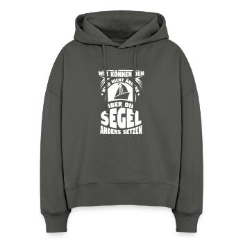 Segelweisheit: Wind ändern, Kurs setzen - Stanley/Stella Boxy Frauen Bio Hoodie Nora - Anthrazit - Vorne