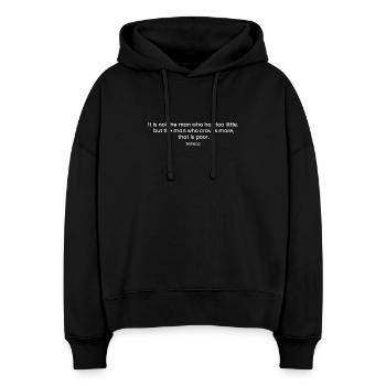Motivierendes Seneca-Zitat-Design - Stanley/Stella Boxy Frauen Bio Hoodie Nora - Schwarz - Vorne