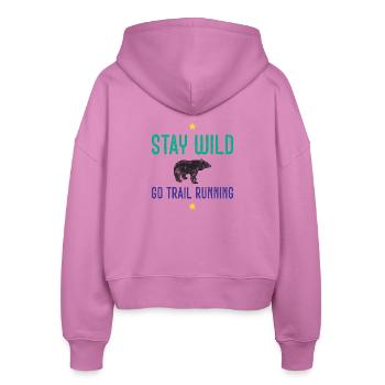 Bleib wild – Geh Trailrunning - Stanley/Stella Boxy Frauen Bio Zip Hoodie Ida - Pink - Hinten - AI Model Female 172 light (172cm)