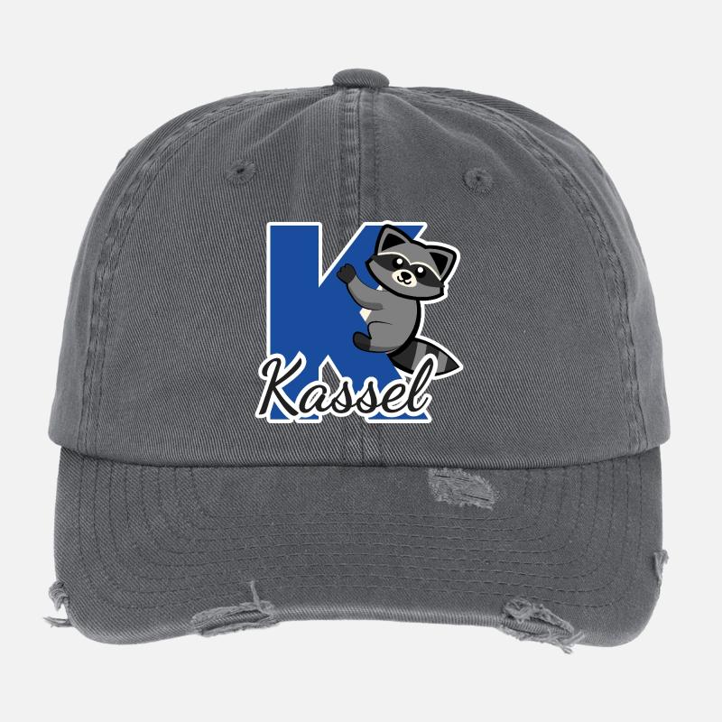 Kassel Waschbär klettert am Buchstaben K Flexfit Vintage Destroyed Cap