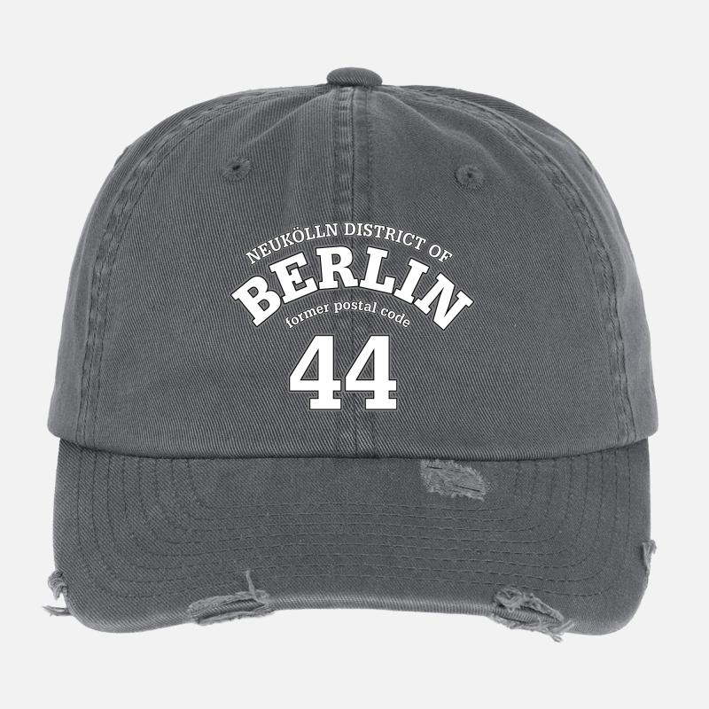 Neukölln Berlin 44 white print Flexfit Vintage Destroyed Cap