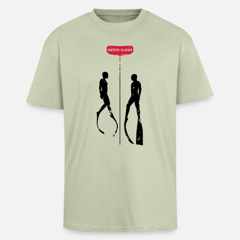 Never Alone Bifins - Oversized Heavyweight Unisex T-Shirt - Leichtes Salbeigrün 