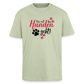 die mit den hunden geht - Oversized Heavyweight Unisex T-Shirt - Leichtes Salbeigrün  - Vorne - Alina (178cm) & Michal (187cm)
