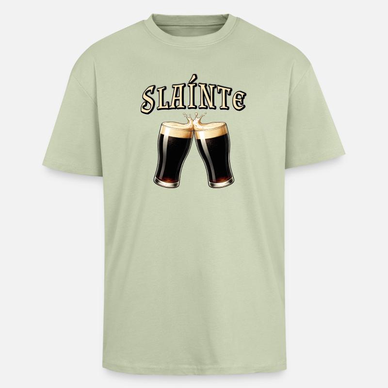 Sláinte - Irischer Trinkspruch mit Bier - Oversized Heavyweight Unisex T-Shirt - Leichtes Salbeigrün