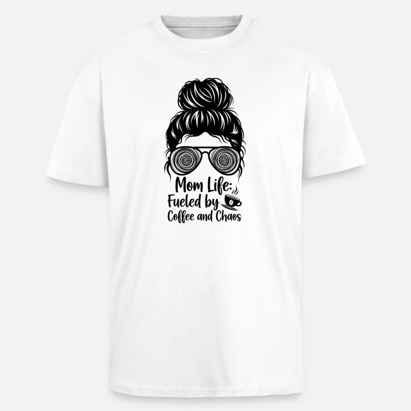 Mutterleben: Angetrieben Durch Kaffee Und Chaos - Oversized Heavyweight Unisex T-Shirt - Weiß