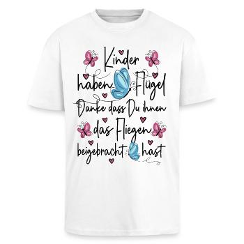 Kita Abschied - Kinder haben Flügel - Oversized Heavyweight Unisex T-Shirt - Weiß - Vorne - Alina (178cm) & Michal (187cm)