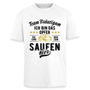JGA Team Bräutigam Ich bin das Opfer - Bier saufen - Oversized Heavyweight Unisex T-Shirt - Weiß - Vorne - Alina (178cm) & Michal (187cm)