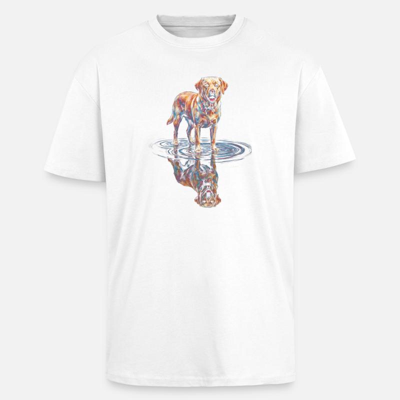 Labrador Retriever mit Wasserreflexion - Oversized Heavyweight Unisex T-Shirt - Weiß