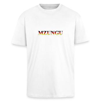 Deutsche(r) Mzungu - Oversized Heavyweight Unisex T-Shirt - Weiß - Vorne - Alina (178cm) & Michal (187cm)