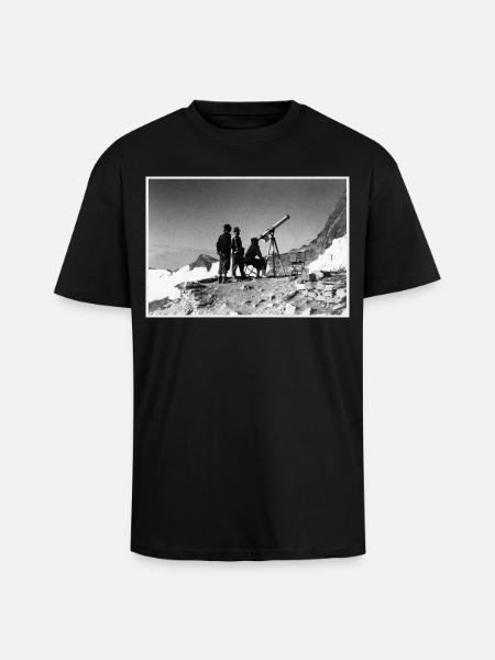 Three men and a telescope - Unisex Oversized Heavyweight T-shirt - black