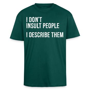 I don't Insult people I describe them - Oversized Heavyweight Unisex T-Shirt - hunter Green - Vorne - Alina (178cm) & Michal (187cm)