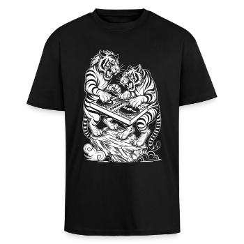 Techno DJ Shirt: Raver Tiger in Electro Vibes - Oversized Heavyweight Unisex T-Shirt - Schwarz - Vorne - Alina (178cm) & Michal (187cm)