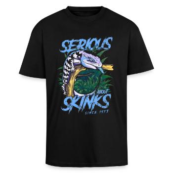 Ernsthaft über Blauzungenskinke seit 1975 - Oversized Heavyweight Unisex T-Shirt - Schwarz - Vorne - Alina (178cm) & Michal (187cm)