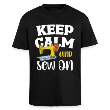 Keep Calm and Sew On - Oversized Heavyweight Unisex T-Shirt - Schwarz - Vorne - Alina (178cm) & Michal (187cm)