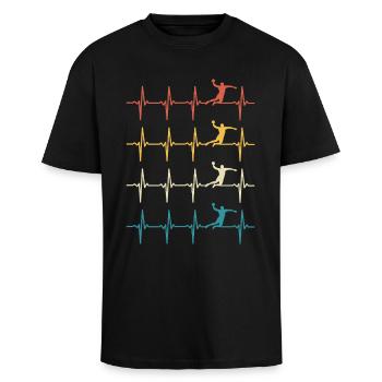 Handball, Herzschlag, Retro-Handball - Oversized Heavyweight Unisex T-Shirt - Schwarz - Vorne - Alina (178cm) & Michal (187cm)