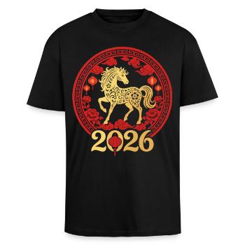 Jahr des Pferdes 2026 Gold Chinesisches Neujahr  - Oversized Heavyweight Unisex T-Shirt - Schwarz - Vorne - Alina (178cm) & Michal (187cm)