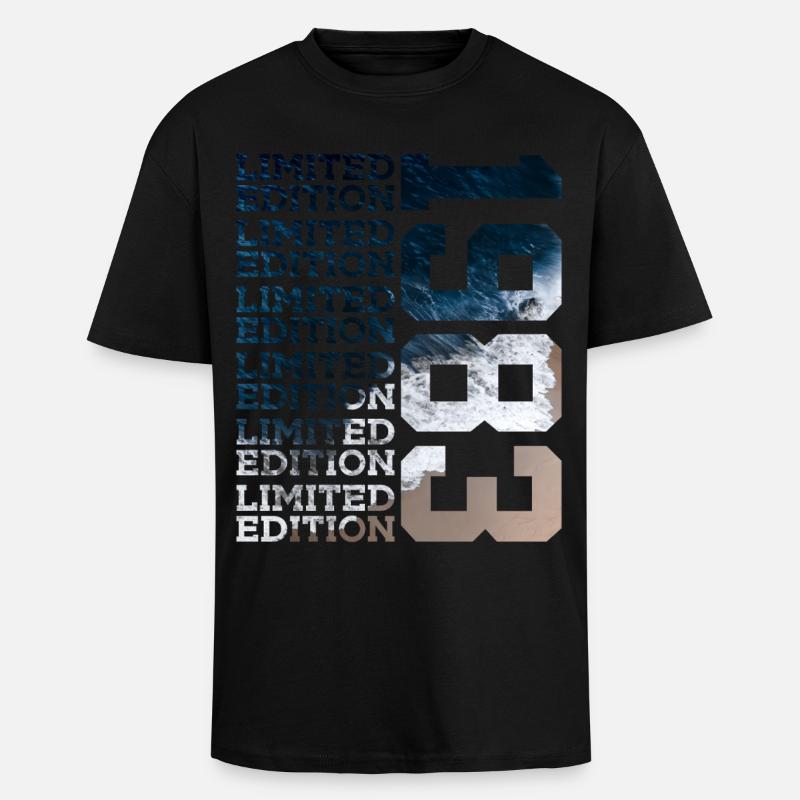 BEGRÄNSAD UPLAGE 1983 43 ÅR 43 ÅRSDAG - Unisex oversized t-shirt i kraftig kvalitet - svart