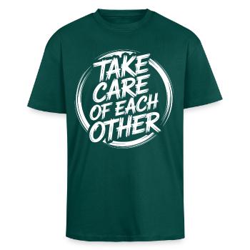 Prenez soin les uns des autres - T-shirt unisexe oversize épais - hunter green - Devant - Alina (178cm) & Michal (187cm)