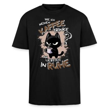 Kaffee und Ruhe – schwarze Katze am Limit - Oversized Heavyweight Unisex T-Shirt - Schwarz - Vorne - Alina (178cm) & Michal (187cm)